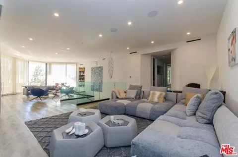 510 Leslie Lane #B