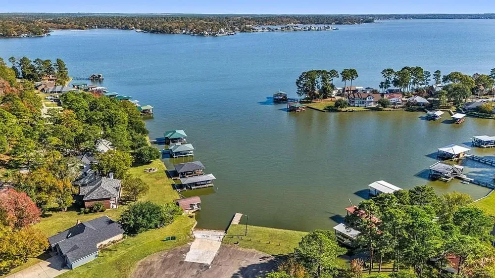 465 Creek Drive Onalaska, TX 77360