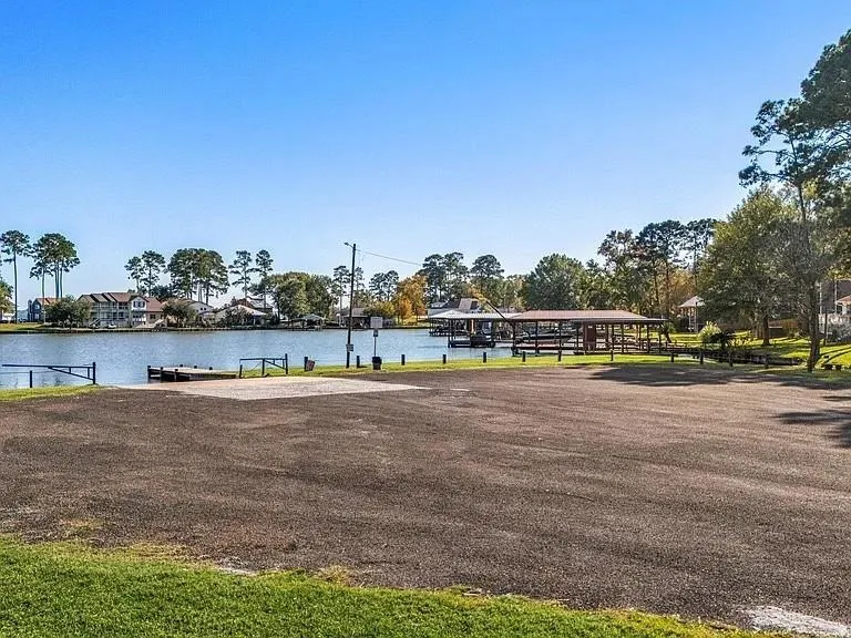 465 Creek Drive Onalaska, TX 77360