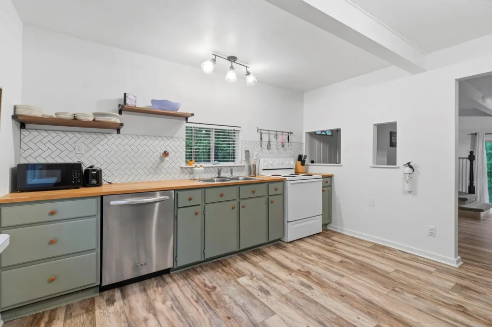 465 Creek Drive Onalaska, TX 77360