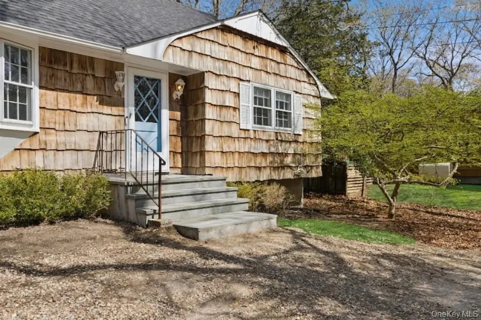 135 Pembroke Drive East Hampton, NY 11937