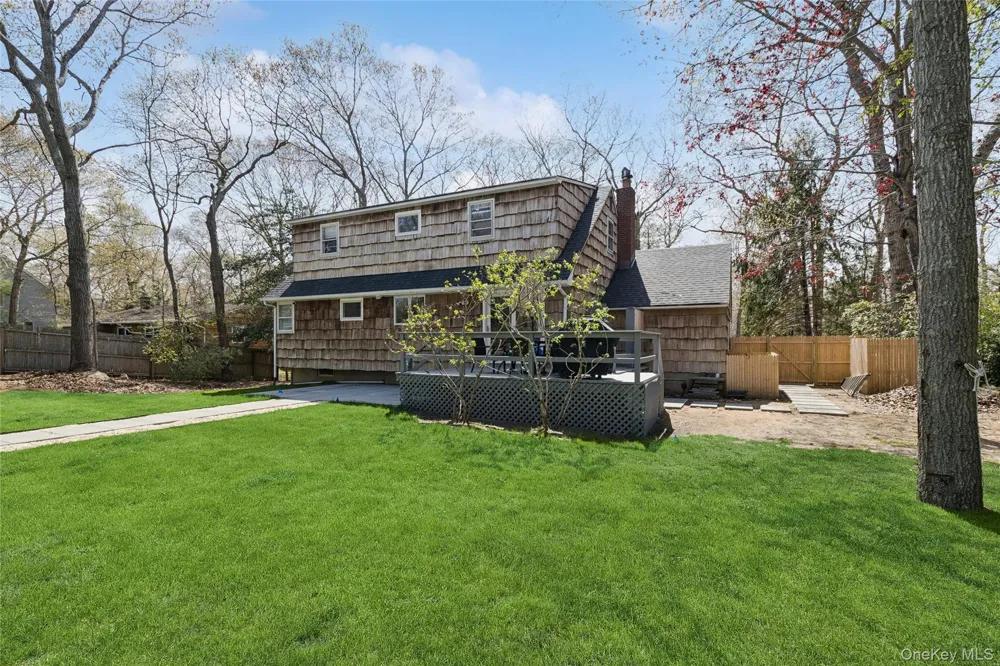 135 Pembroke Drive East Hampton, NY 11937