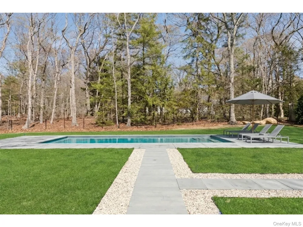 135 Pembroke Drive East Hampton, NY 11937