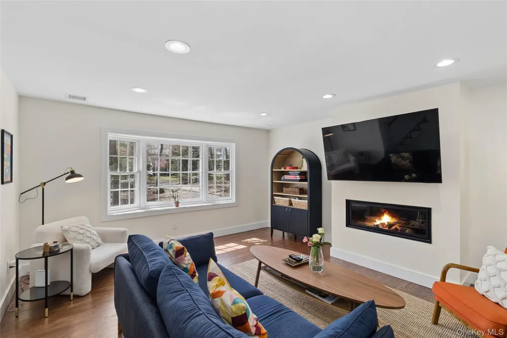 135 Pembroke Drive East Hampton, NY 11937