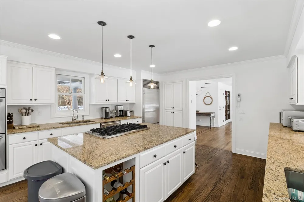 135 Pembroke Drive East Hampton, NY 11937