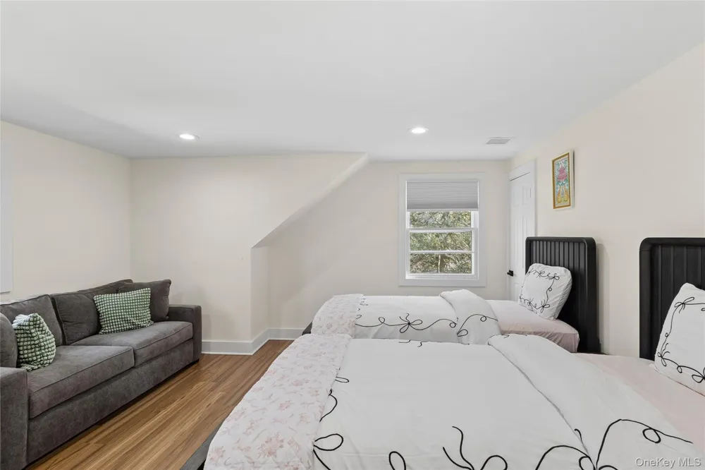 135 Pembroke Drive East Hampton, NY 11937