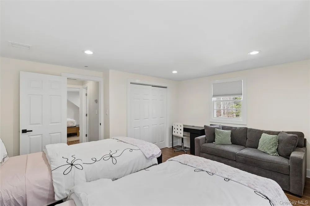 135 Pembroke Drive East Hampton, NY 11937