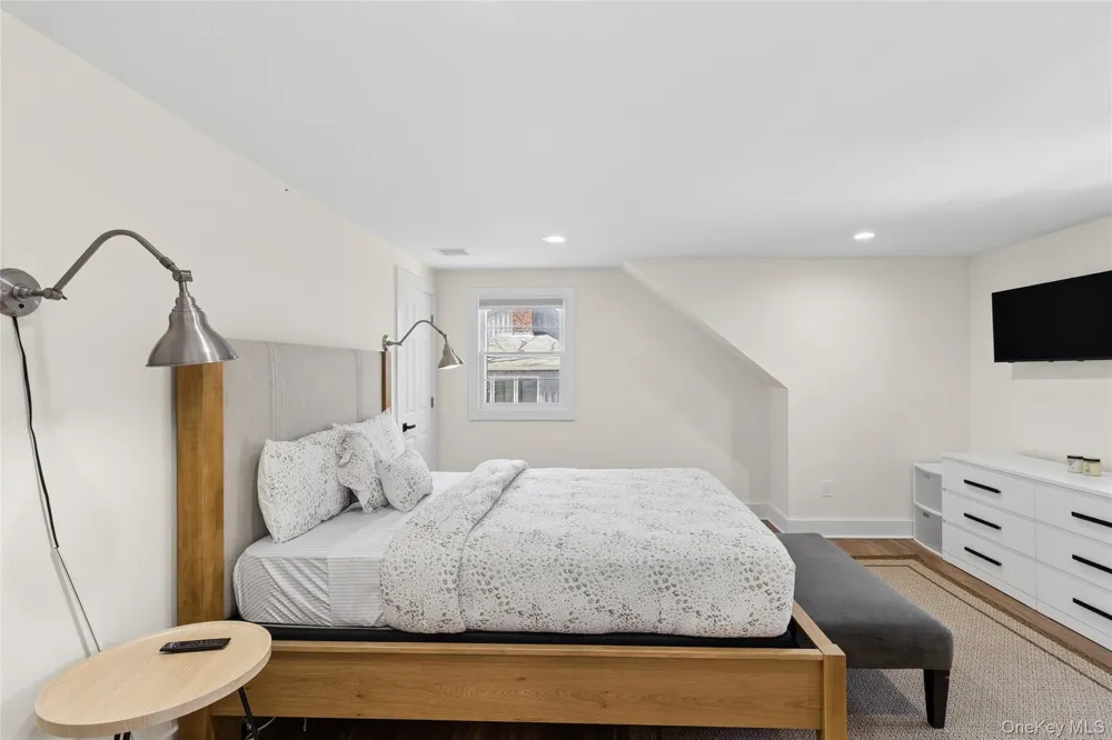 135 Pembroke Drive East Hampton, NY 11937