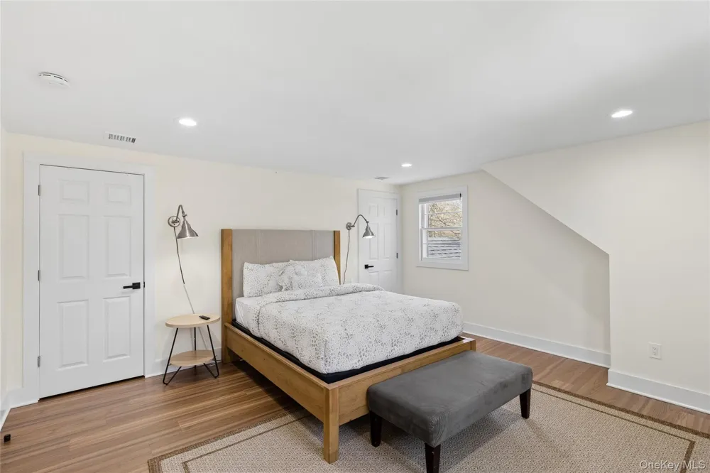 135 Pembroke Drive East Hampton, NY 11937