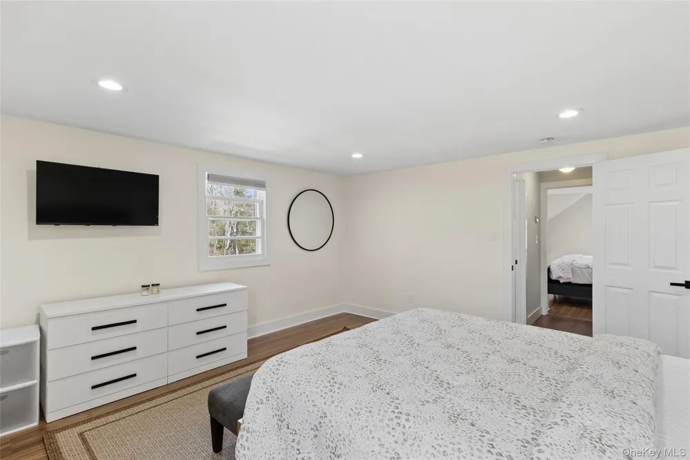 135 Pembroke Drive East Hampton, NY 11937