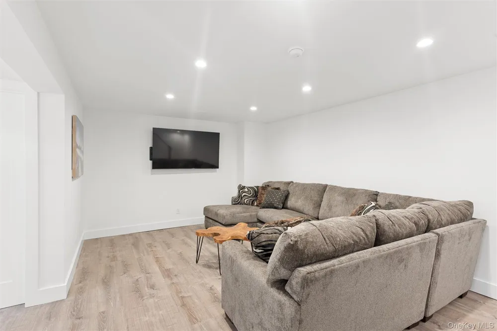 502 Springs Fireplace Road East Hampton, NY 11937