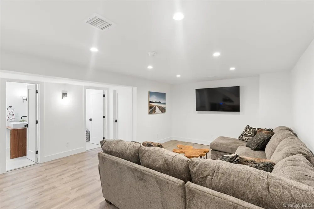 502 Springs Fireplace Road East Hampton, NY 11937