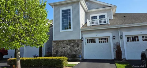 17 Greentree Court