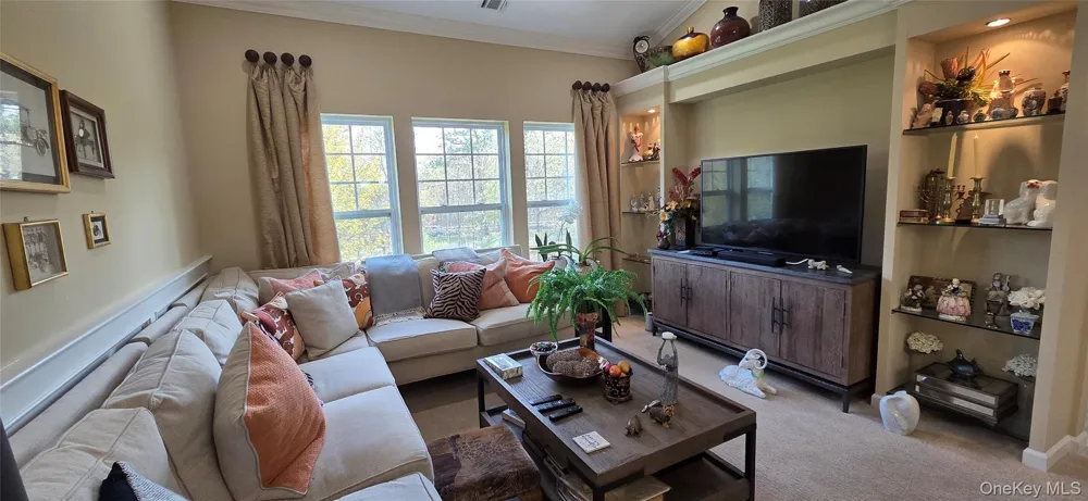 17 Greentree Court Shirley, NY 11967
