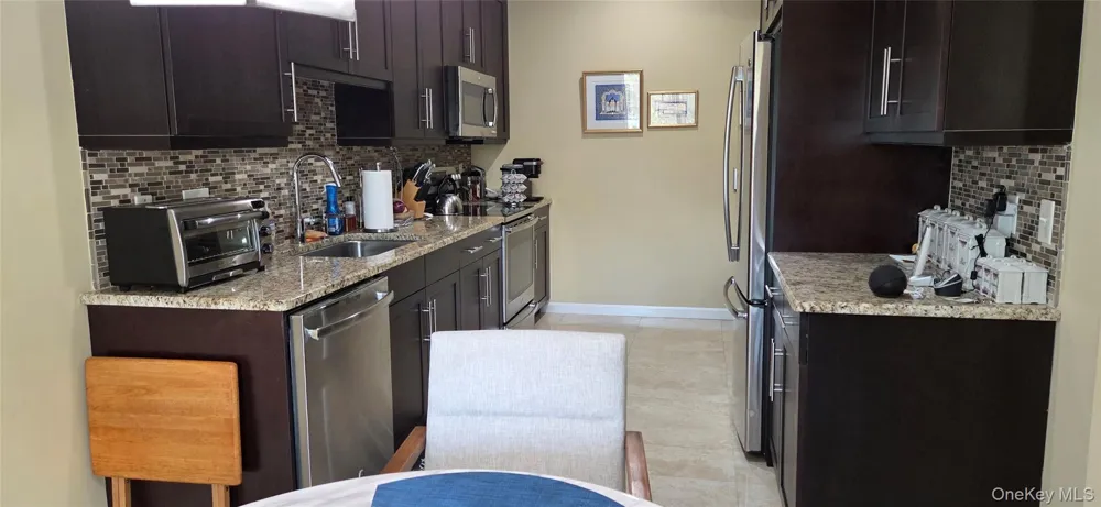 17 Greentree Court Shirley, NY 11967