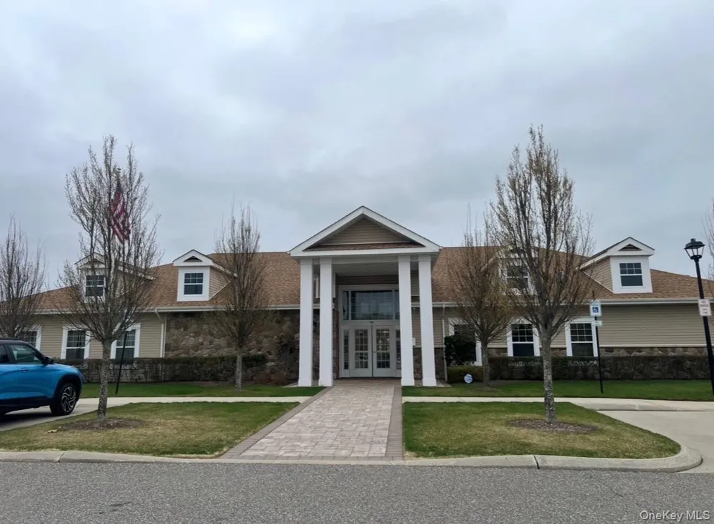 17 Greentree Court Shirley, NY 11967
