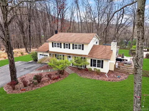 16 Mockingbird Lane