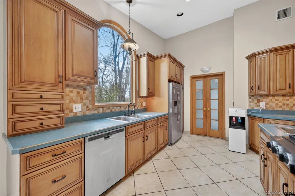 16 Mockingbird Lane Washingtonville, NY 10992