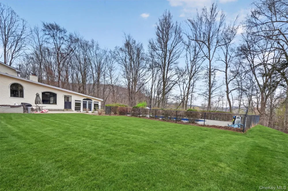 16 Mockingbird Lane Washingtonville, NY 10992