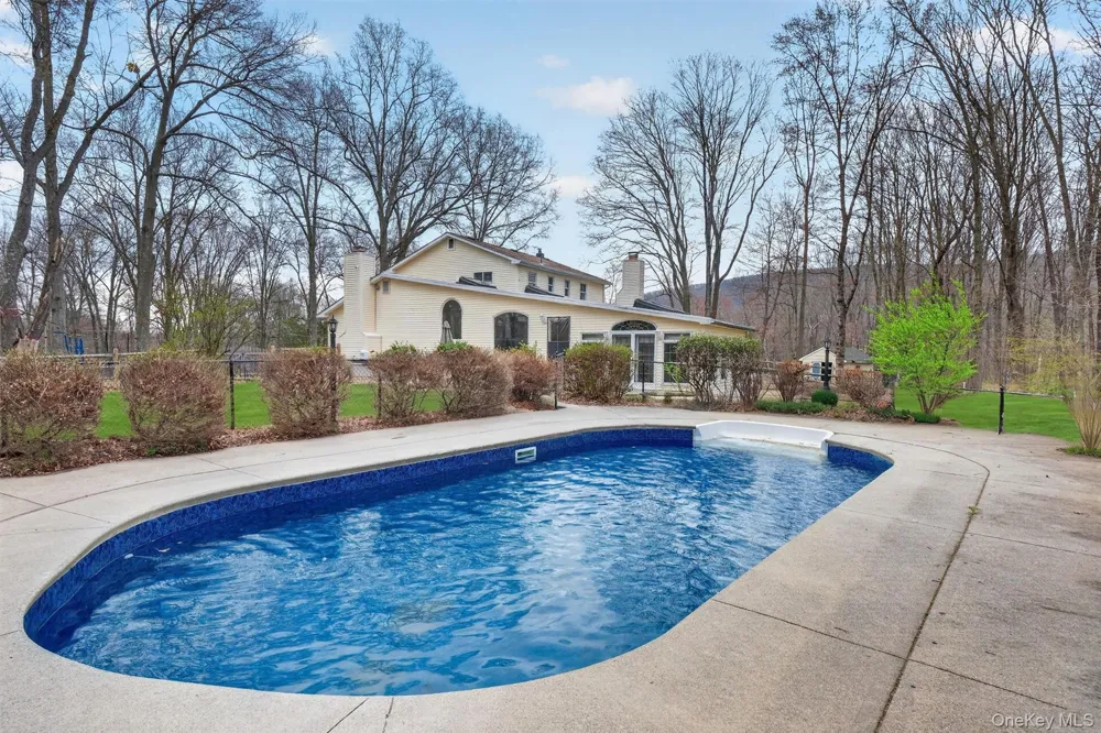 16 Mockingbird Lane Washingtonville, NY 10992
