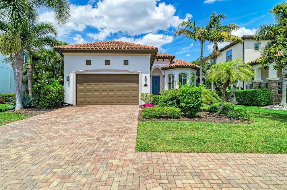 5819 TITLE ROW DRIVE Bradenton, FL 34210