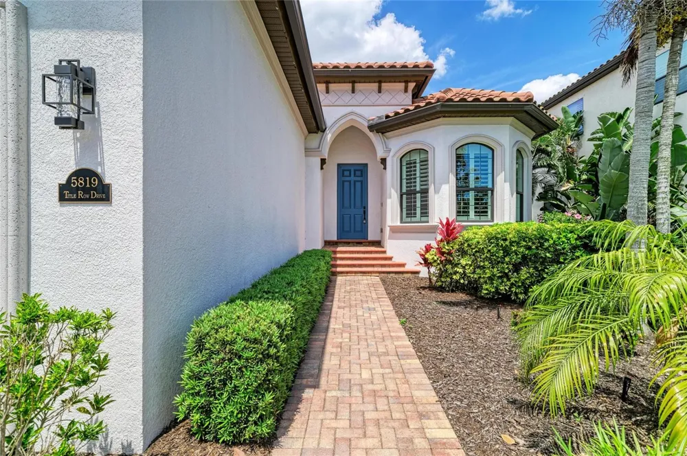 5819 TITLE ROW DRIVE Bradenton, FL 34210