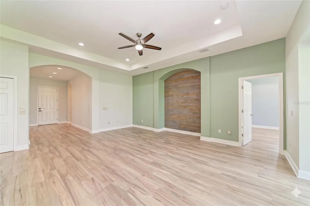 5819 TITLE ROW DRIVE Bradenton, FL 34210