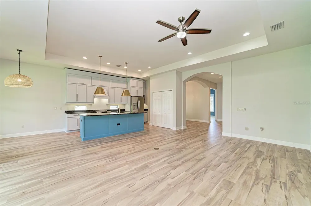 5819 TITLE ROW DRIVE Bradenton, FL 34210