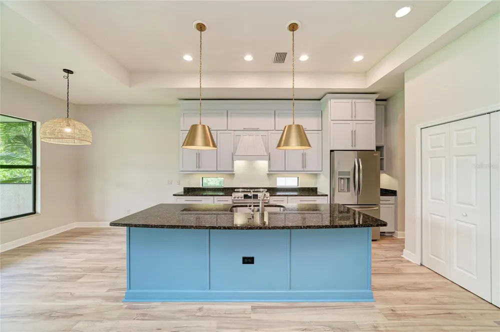 5819 TITLE ROW DRIVE Bradenton, FL 34210