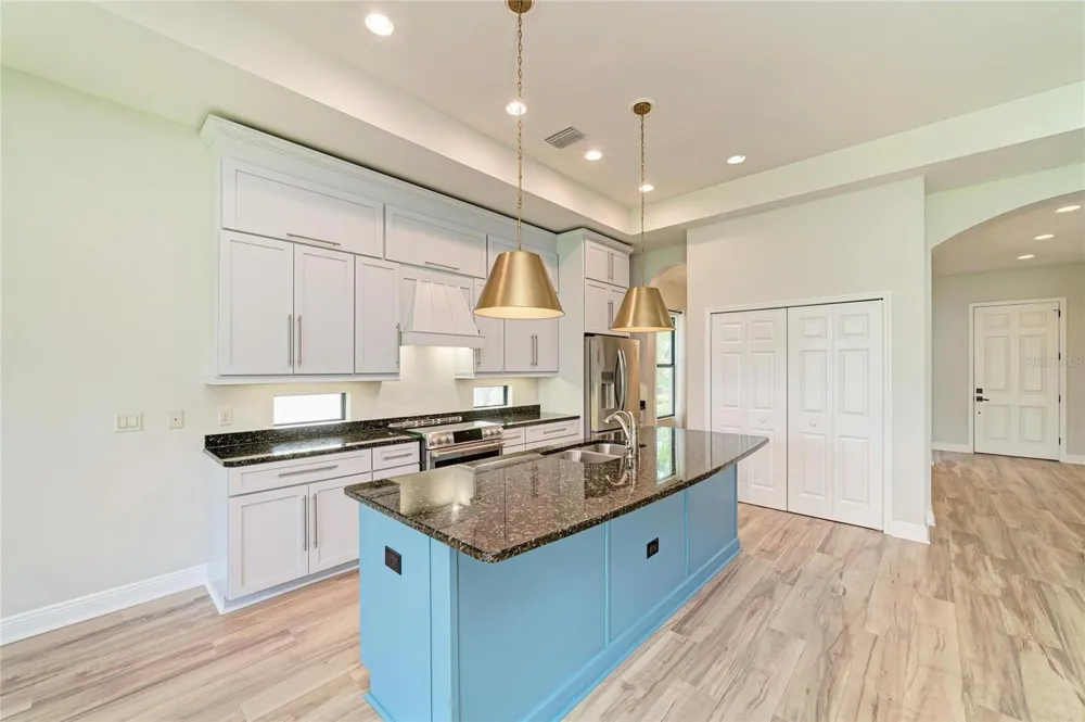 5819 TITLE ROW DRIVE Bradenton, FL 34210