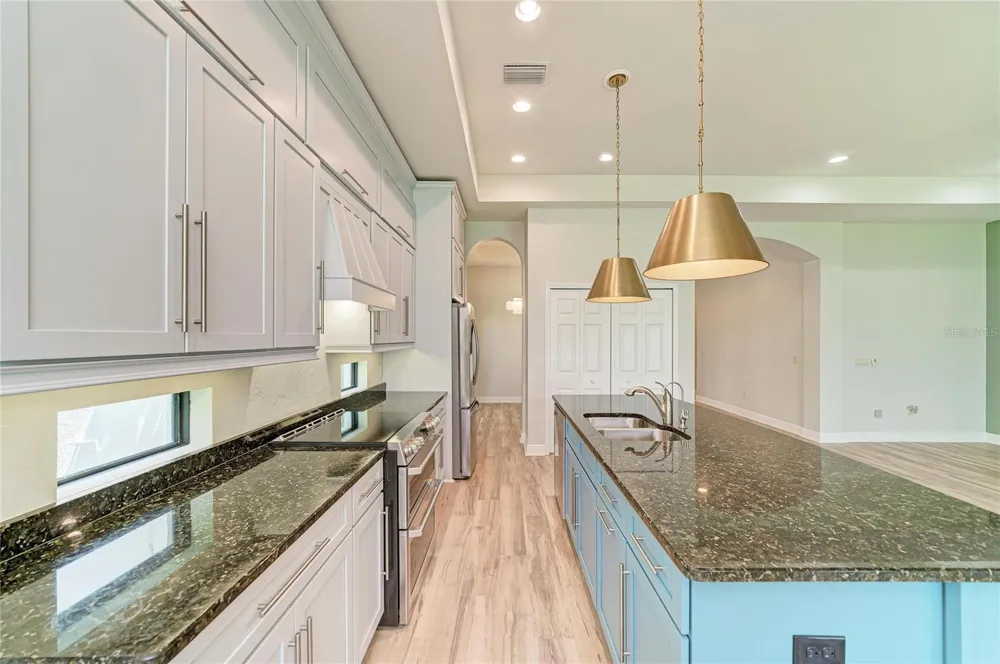 5819 TITLE ROW DRIVE Bradenton, FL 34210