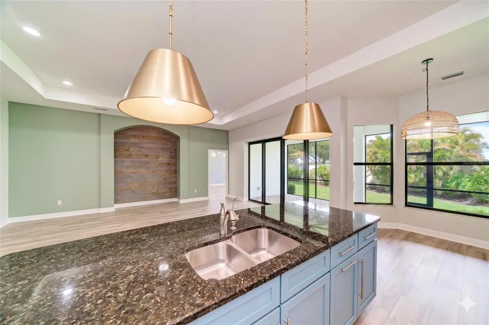 5819 TITLE ROW DRIVE Bradenton, FL 34210