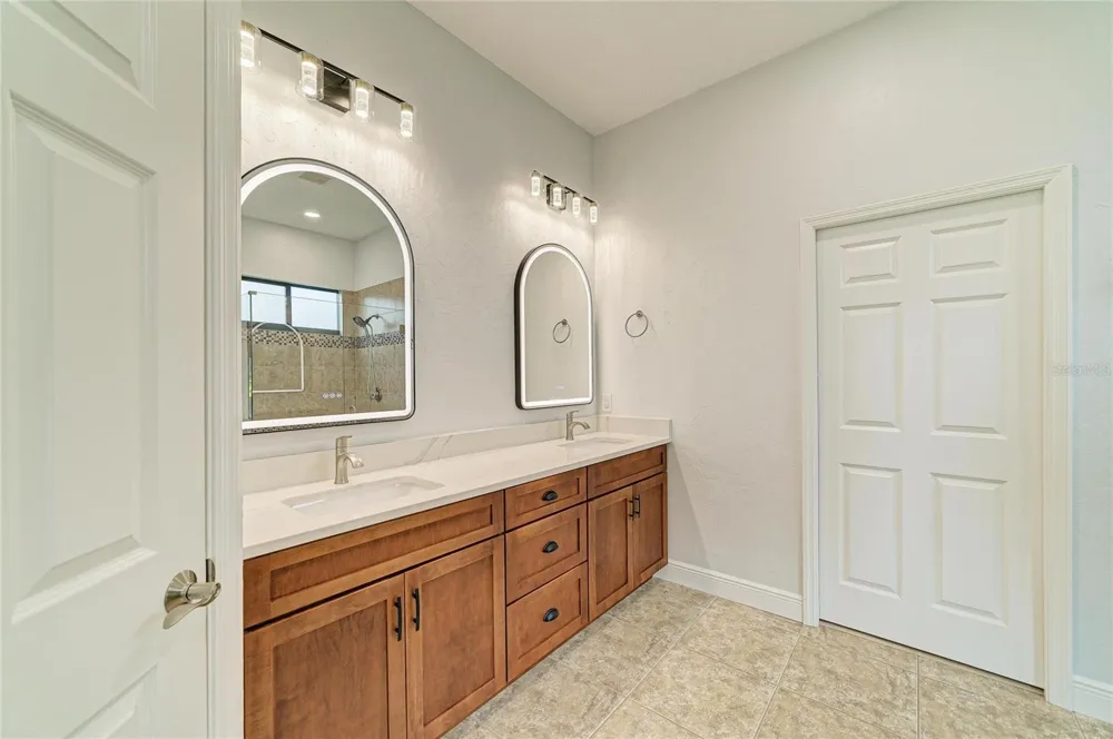 5819 TITLE ROW DRIVE Bradenton, FL 34210