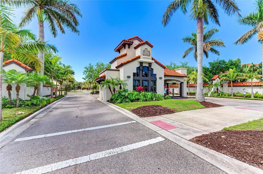 5819 TITLE ROW DRIVE Bradenton, FL 34210