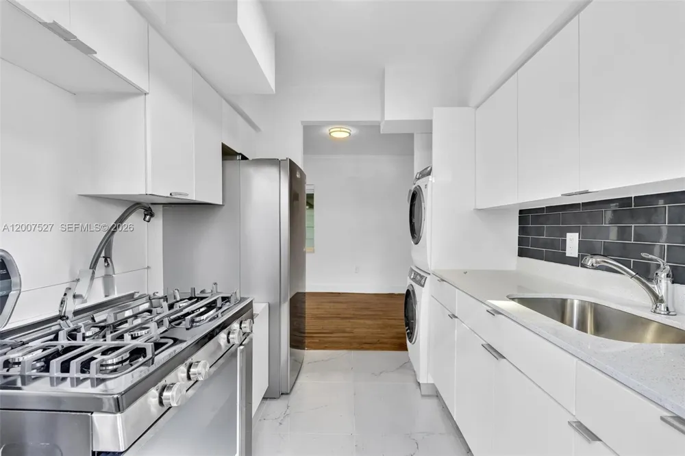 9200 E Bay Harbor Dr #1 Bay Harbor Islands, FL 33154