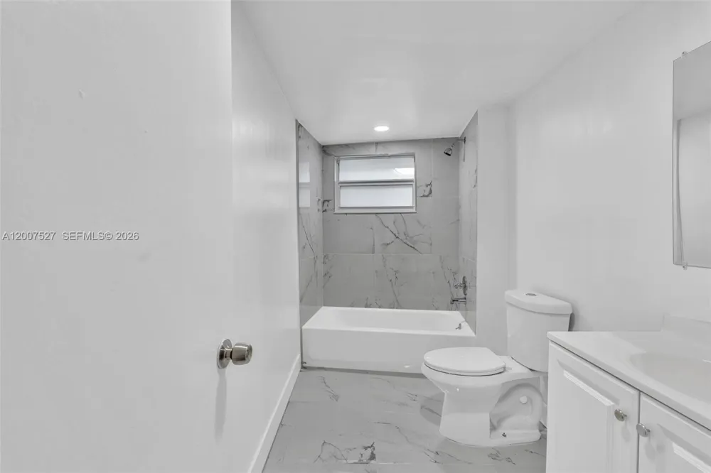 9200 E Bay Harbor Dr #1 Bay Harbor Islands, FL 33154