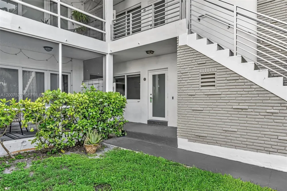 9200 E Bay Harbor Dr #1 Bay Harbor Islands, FL 33154