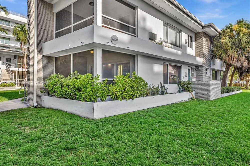 9200 E Bay Harbor Dr #1 Bay Harbor Islands, FL 33154