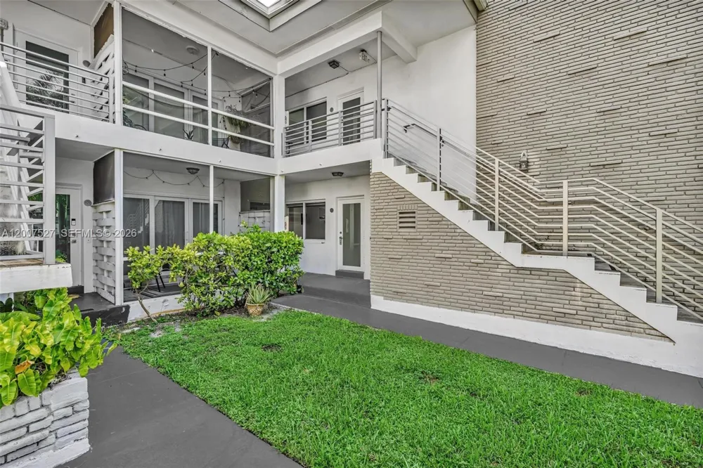 9200 E Bay Harbor Dr #1 Bay Harbor Islands, FL 33154