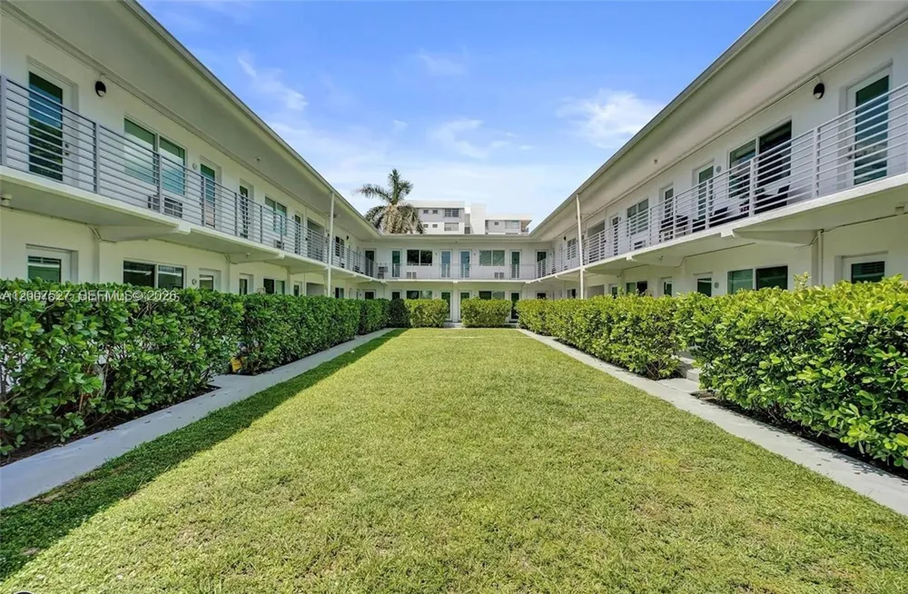 9200 E Bay Harbor Dr #1 Bay Harbor Islands, FL 33154