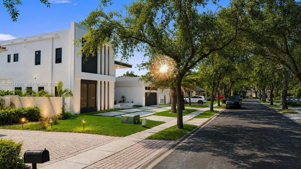 16022 NW 83rd Ct Miami Lakes, FL 33016