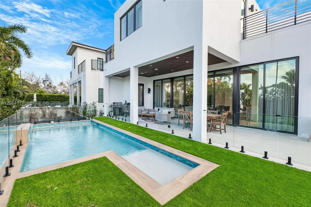 9280 Byron Ave Surfside, FL 33154