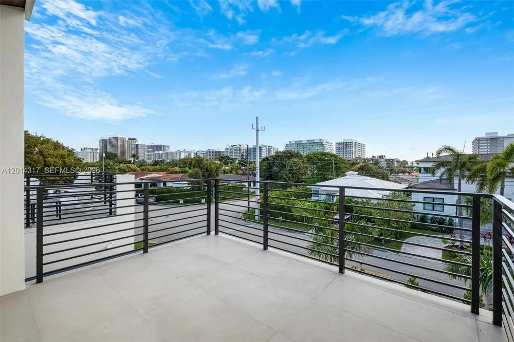 9280 Byron Ave Surfside, FL 33154