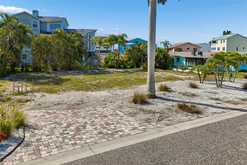 211 176TH TERRACE DRIVE E Redington Shores, FL 33708