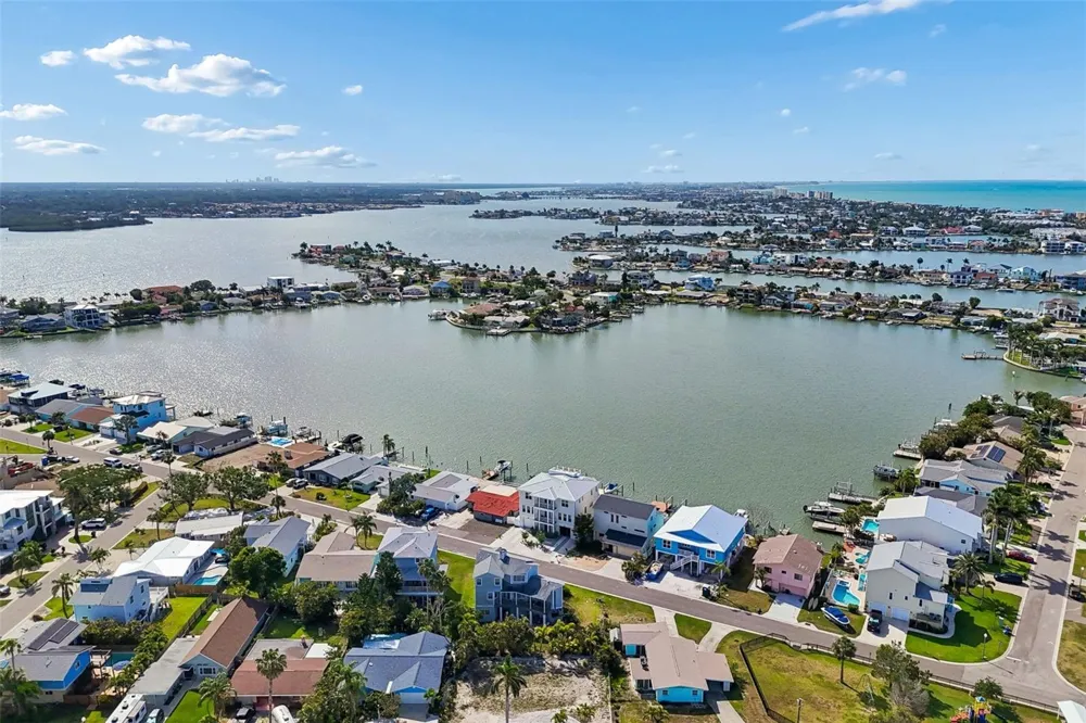 211 176TH TERRACE DRIVE E Redington Shores, FL 33708
