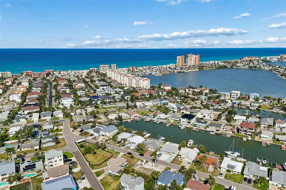 211 176TH TERRACE DRIVE E Redington Shores, FL 33708