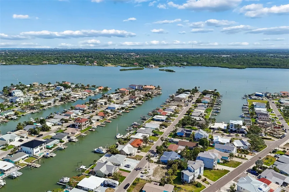 211 176TH TERRACE DRIVE E Redington Shores, FL 33708