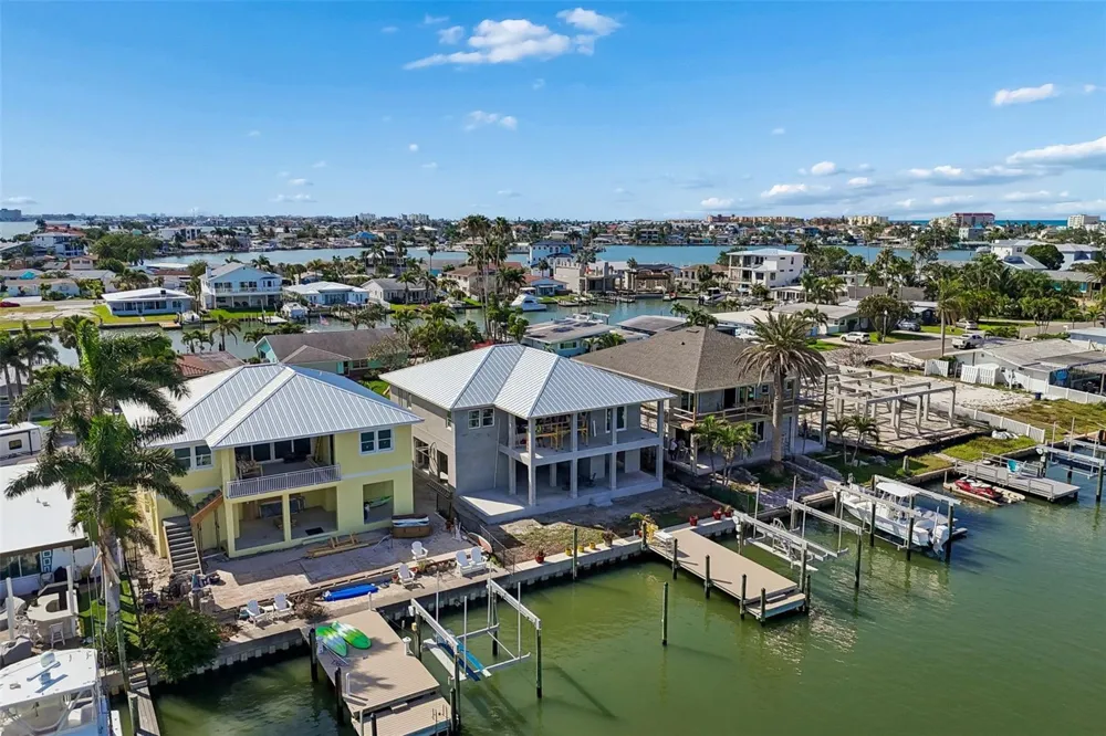 211 176TH TERRACE DRIVE E Redington Shores, FL 33708