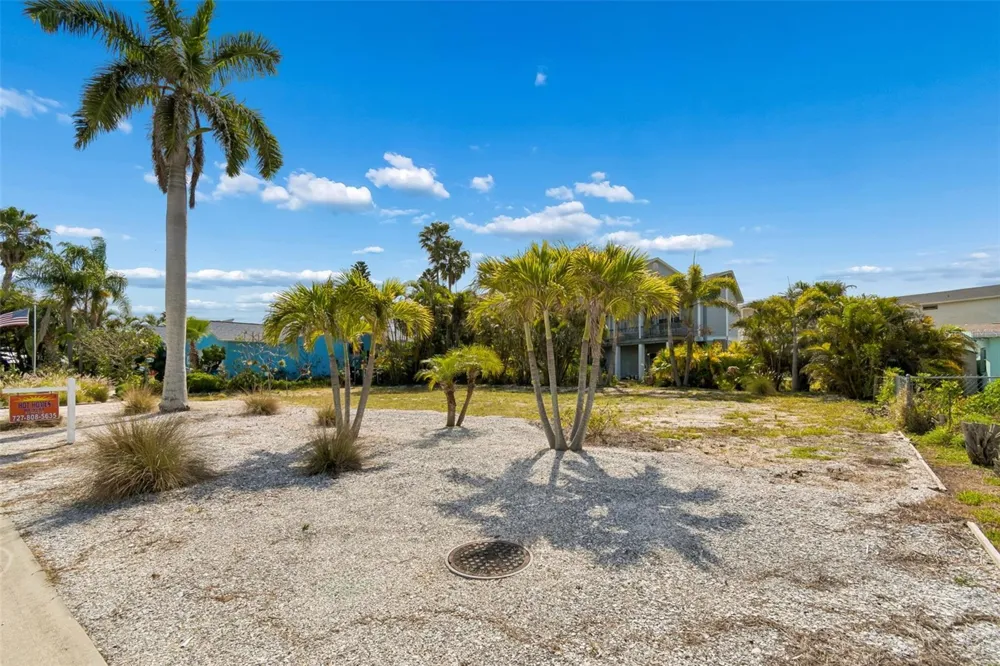 211 176TH TERRACE DRIVE E Redington Shores, FL 33708