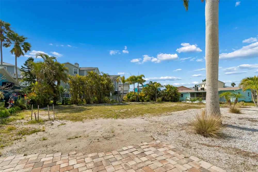 211 176TH TERRACE DRIVE E Redington Shores, FL 33708